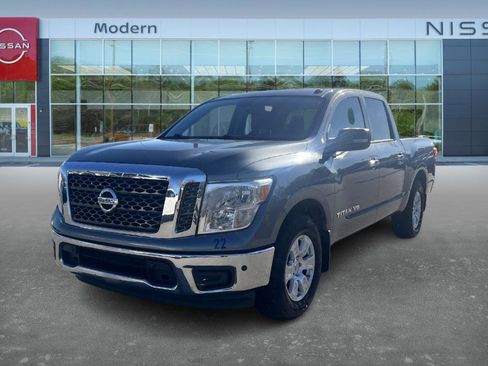 Used 2018 Nissan Titan SV w/ SV Convenience Package image 1