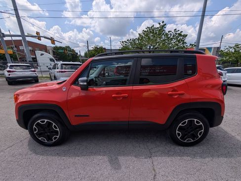 Used 2016 Jeep Renegade Trailhawk w/ Premium Trailhawk Package AWD/4WD image 9