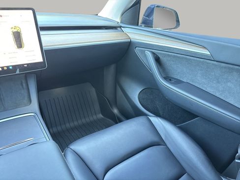 Used 2022 Tesla Model Y Performance image 16