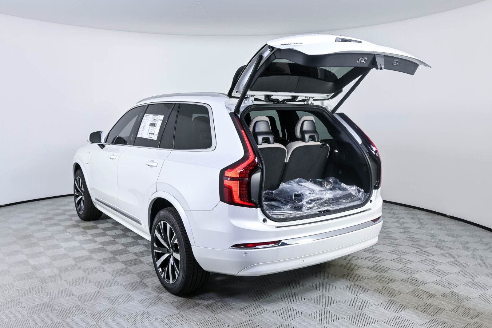 New 2026 Volvo XC90 T8 Core w/ Protection Package Premier AWD/4WD image 31