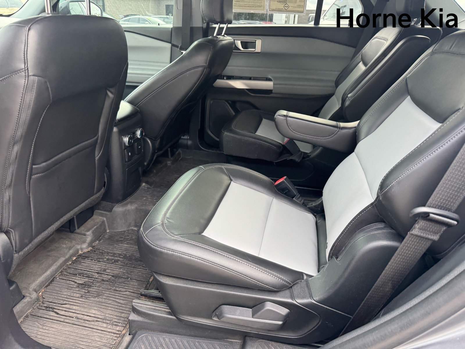 Used 2022 Ford Explorer XLT w/ Equipment Group 202A RWD image 13