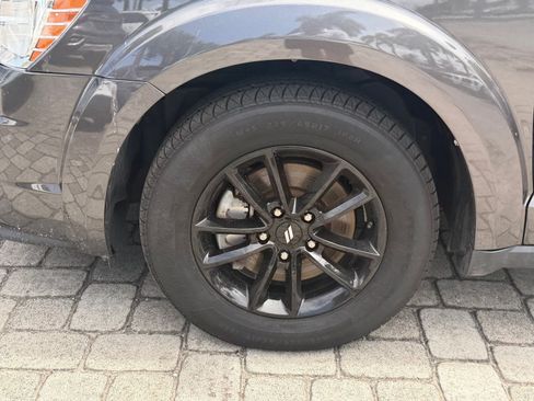 Used 2020 Dodge Journey SE w/ SE Popular Equipment Group FWD image 11