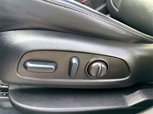 Used 2023 GMC Acadia SLT w/ Preferred Package image 15