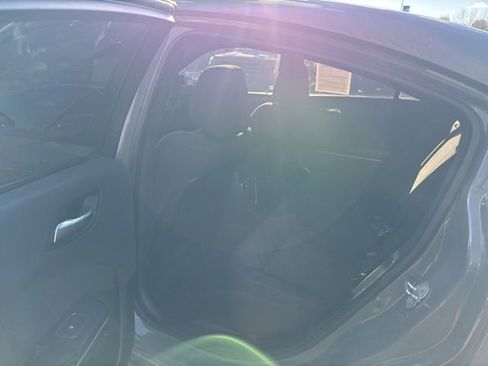 Used 2019 Dodge Charger SXT image 14