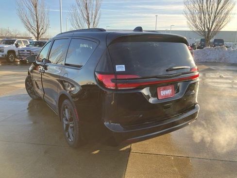 New 2026 Chrysler Pacifica Select w/ S Appearance Package FWD image 8