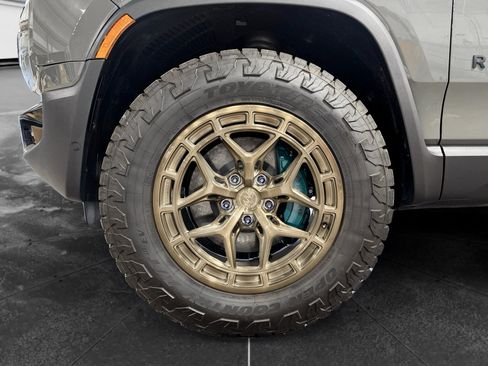 Used 2026 Rivian R1S Premium AWD/4WD image 30