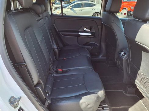 Used 2023 Mercedes-Benz GLB 250 4MATIC w/ Premium Package image 16