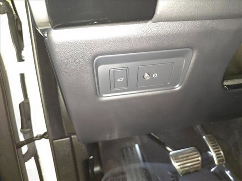 Certified 2022 Land Rover Range Rover Sport HSE Silver Edition image 26