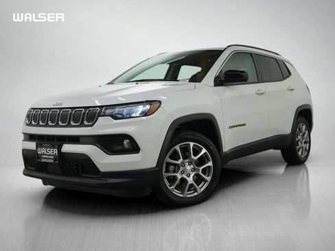 Used 2022 Jeep Compass Latitude image 1