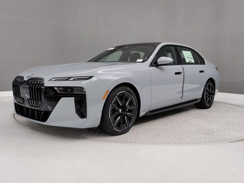 New 2026 BMW 740i w/ Premium Package image 31