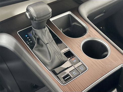 Certified 2024 Toyota Sienna LE image 24