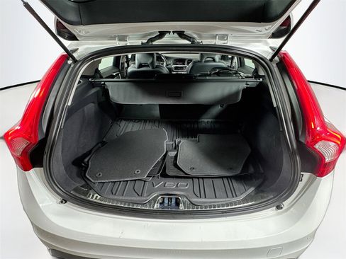 Used 2018 Volvo V60 T5 Dynamic w/ Vision Package image 23