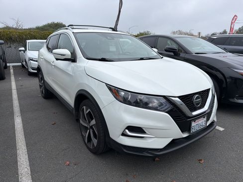 Used 2020 Nissan Rogue Sport SL image 2