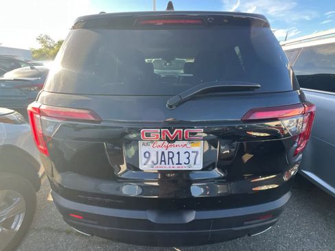 Used 2023 GMC Acadia SLE w/ Elevation Edition image 5