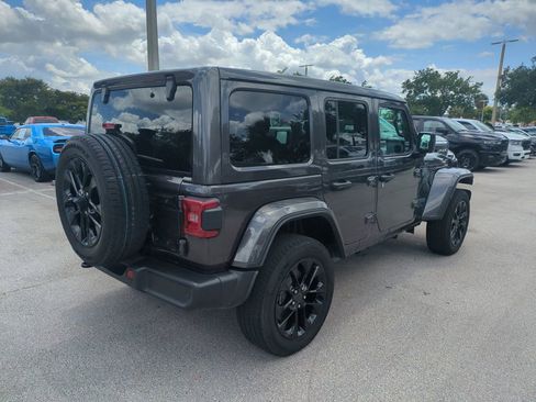 Used 2025 Jeep Wrangler Unlimited Sahara w/ Safety Group AWD/4WD image 6