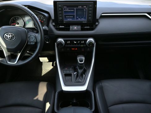 Used 2022 Toyota RAV4 XLE Premium image 12