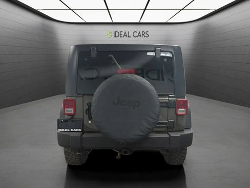 Used 2015 Jeep Wrangler Unlimited Rubicon w/ Connectivity Group AWD/4WD image 7