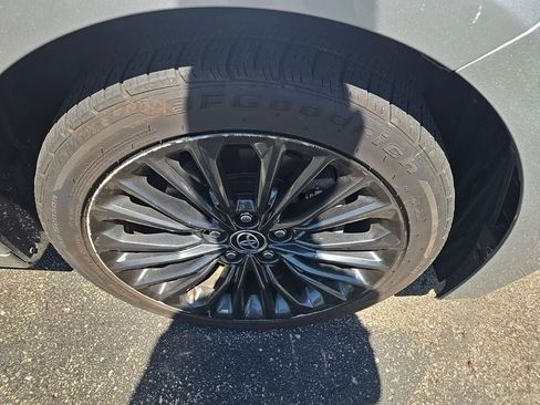 Used 2021 Toyota Avalon XSE FWD image 13