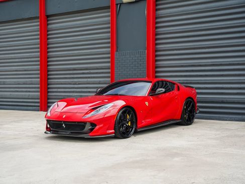 Used 2019 Ferrari 812 Superfast RWD image 1
