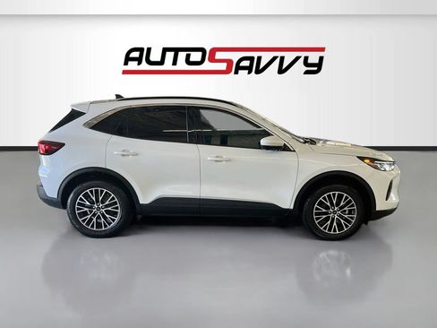 Used 2025 Ford Escape SE w/ PHEV Premium Package FWD image 8