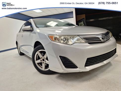 Used 2012 Toyota Camry FWD image 19