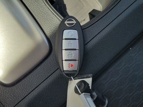 Used 2022 Nissan Frontier SV RWD image 29