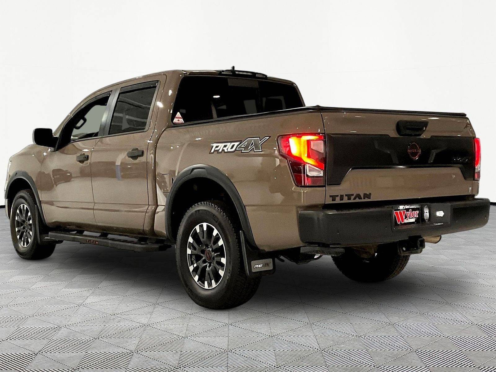 Used 2023 Nissan Titan PRO-4X w/ Pro-4x Utility Package AWD/4WD image 4