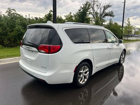 Used 2019 Chrysler Pacifica Limited FWD image 5
