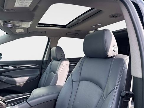 Used 2019 Buick Enclave Essence image 18