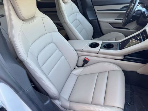 Used 2021 Porsche Taycan image 23
