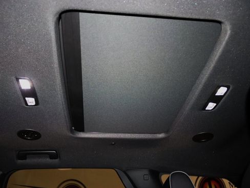 Used 2023 Buick Enclave Avenir w/ Avenir Technology Package image 16