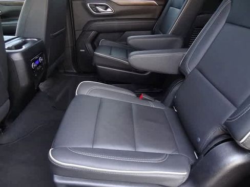 Used 2022 Chevrolet Suburban Premier image 8