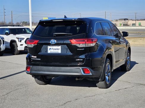 Used 2017 Toyota Highlander Limited Platinum image 5
