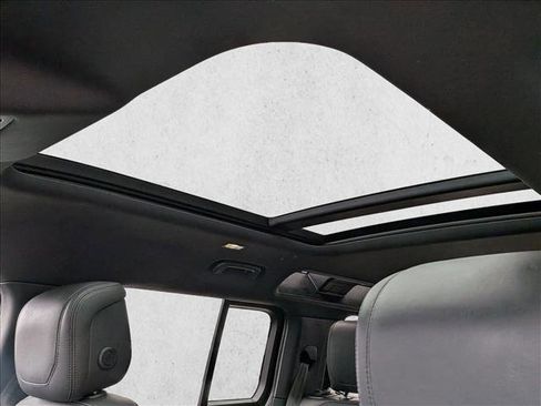 Used 2022 Land Rover Defender 110 X-Dynamic HSE image 18