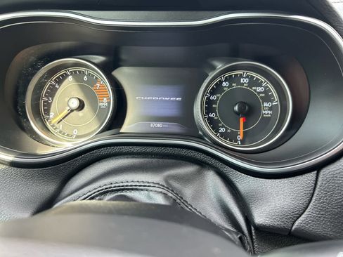 Used 2019 Jeep Cherokee Limited image 15