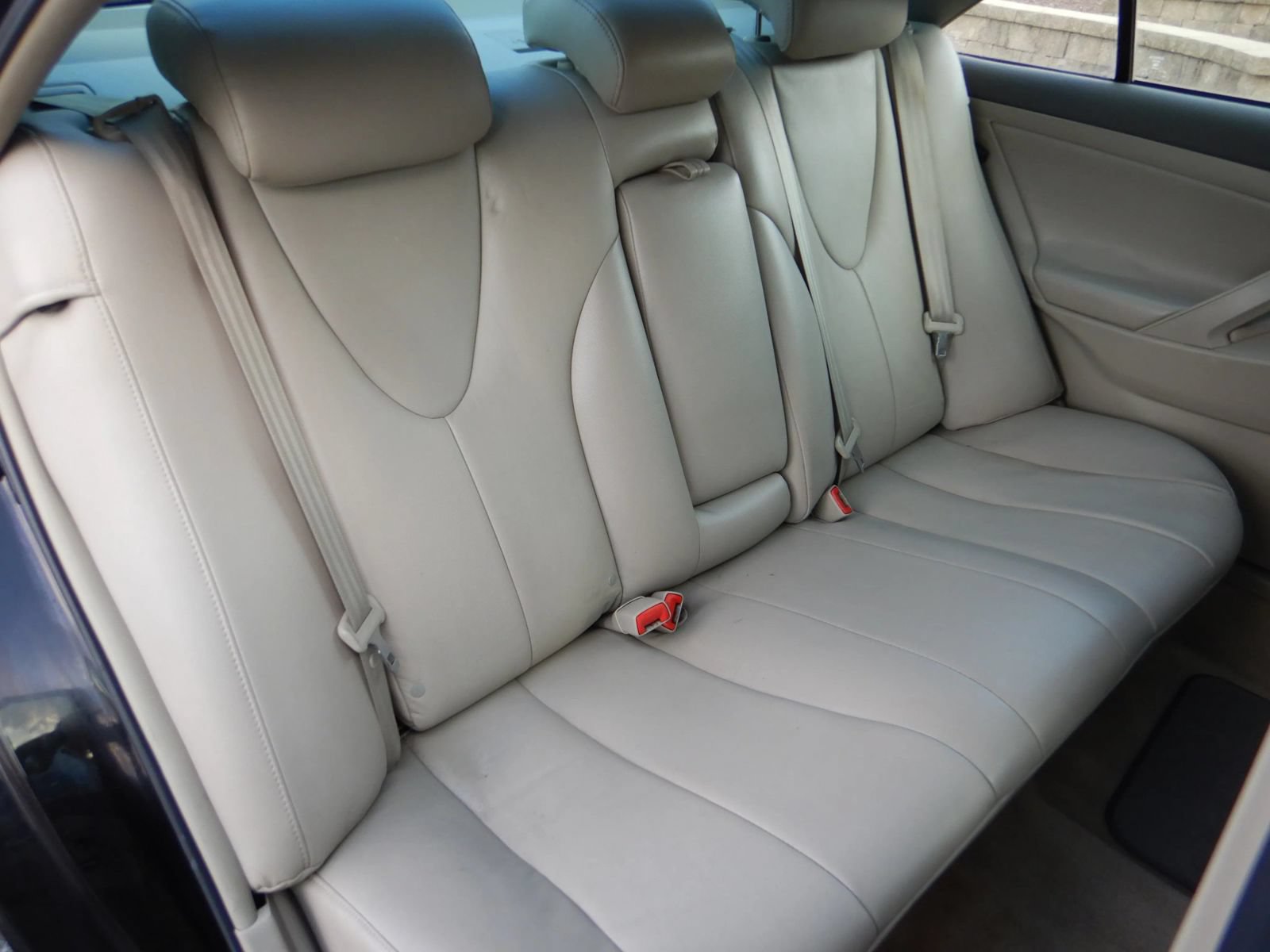 Used 2010 Toyota Camry LE FWD image 23
