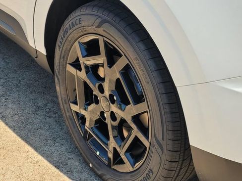 New 2026 Kia Carnival SX w/ SX Dark Edition Package FWD image 4