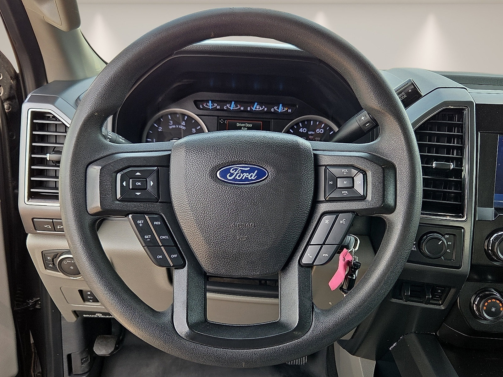 Used 2022 Ford F250 XLT w/ Black Appearance Package AWD/4WD image 14