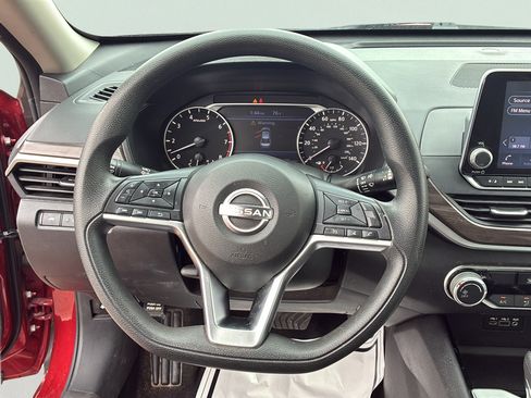 Used 2024 Nissan Altima 2.5 SV FWD image 19
