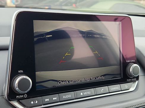 Used 2024 Nissan Rogue S image 25