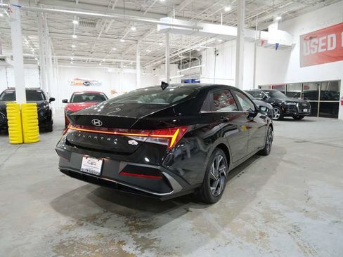 Used 2025 Hyundai Elantra SEL image 11