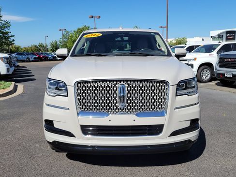 Used 2023 Lincoln Navigator Reserve AWD/4WD image 5