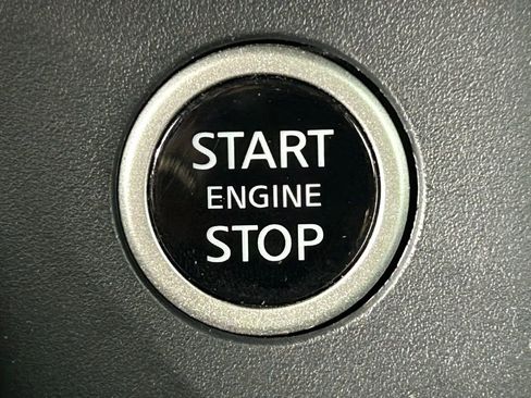 Used 2023 Nissan Rogue S image 21