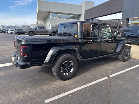 Used 2023 Jeep Gladiator Overland image 3