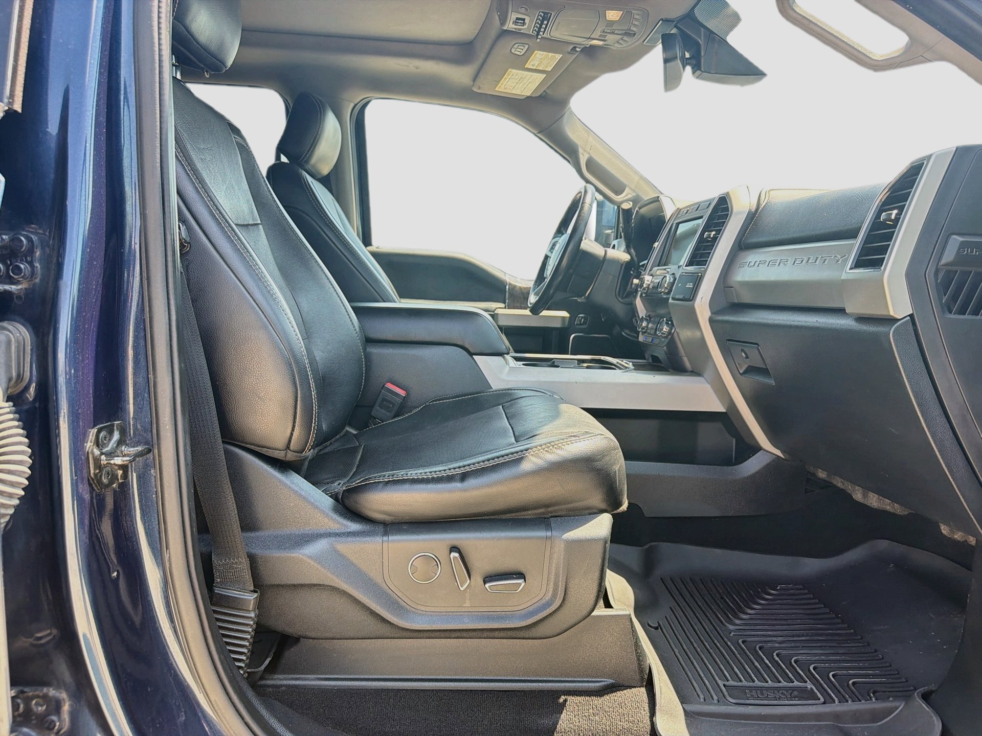 Used 2019 Ford F250 Lariat w/ Lariat Ultimate Package AWD/4WD image 32