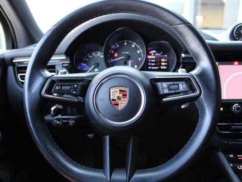 Certified 2024 Porsche Macan image 16