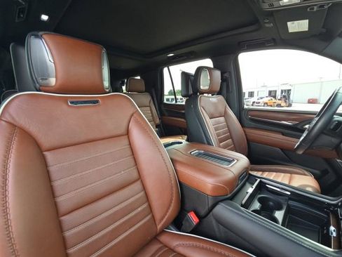 Used 2023 GMC Yukon Denali Ultimate AWD/4WD image 24