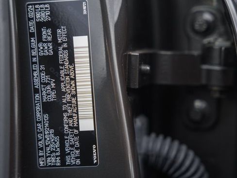 Used 2024 Volvo V60 B5 Cross Country Ultimate w/ Protection Package Premier image 36