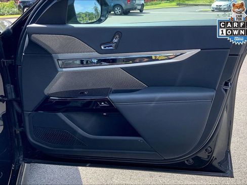 Used 2023 BMW 740i image 22