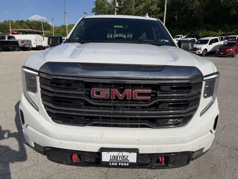 Used 2024 GMC Sierra 1500 AT4 w/ Technology Package AWD/4WD image 2